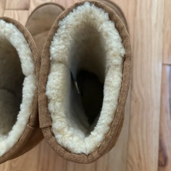 UGG boots, lightly worn Size 6W - Image 8