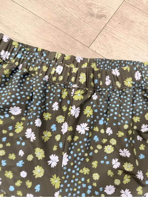 aerie Olive Floral Athletic Shorts with Blue & White Daisies - Image 6