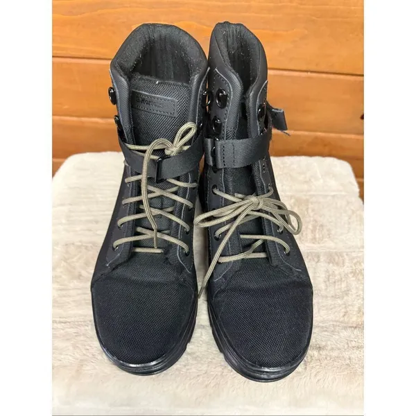 Dr. Martens Womans Combs Tech casual boots black Sz 7 NWOT - Image 5