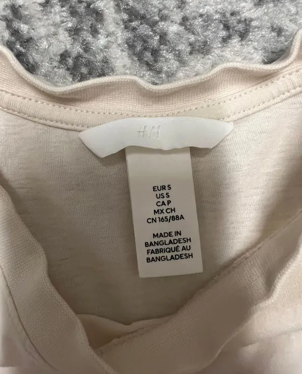 H&M Off-White Graphic Tee - Image 3