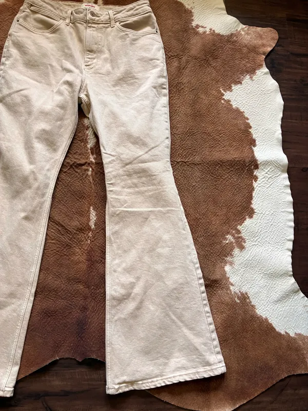 Women's Flare Jeans Beige Bell Bottom Pants Wranglers size 10/30 X 32 High rise fierce flares - Image 2