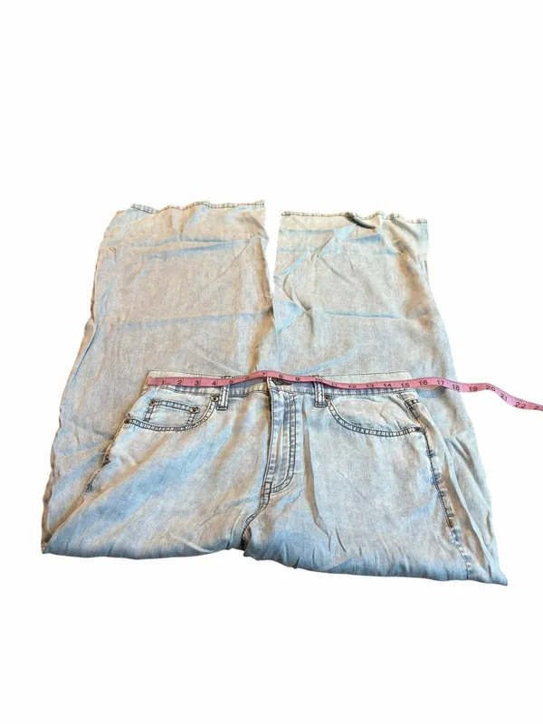 GAP lightweight acid wash jeans - Image 3