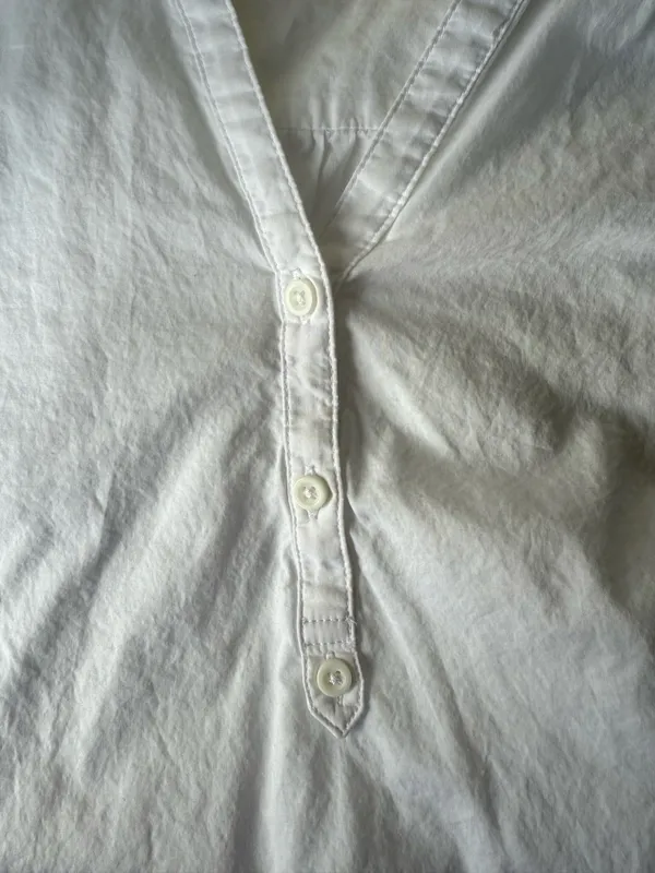 Levi’s V-Neck White Shirt XS 3/4 Sleeves - Image 4