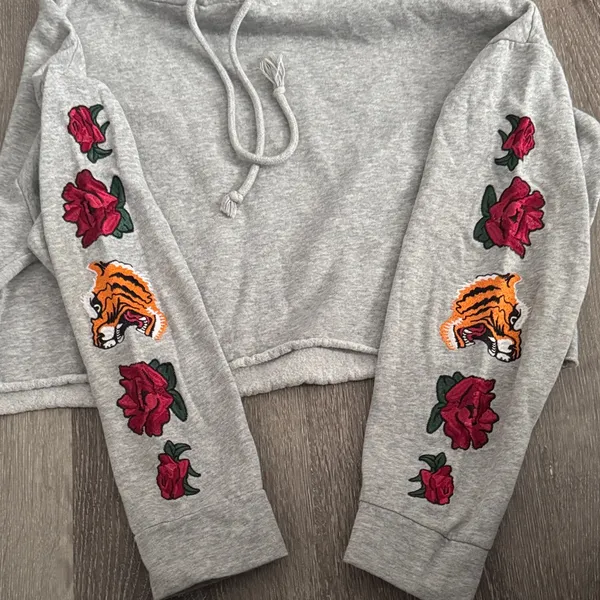 Pac Sun (LA Hearts) Cropped Grey Hoodie (XS) - Image 2