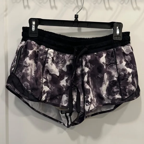 Hotty Hot Short - Mini Obscurred Black Dusty Mauve / Black - Image 4
