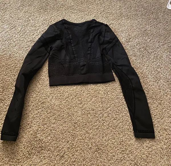 Fabletics Long Sleeve Crop Top - Image 4