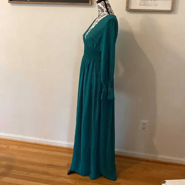 Beautiful Flowing V-Neck Sheer Long Dress Size 6 Medium - Image 6