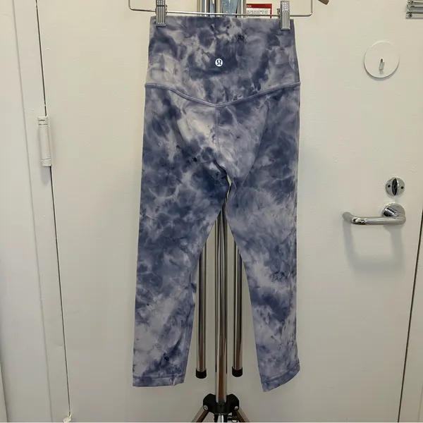 Lululemon Align Crop 21" in Diamond Dye Iced Iris Peri Purple - Image 6