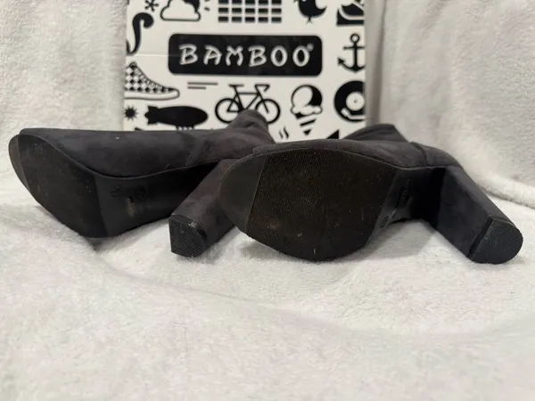 Dark grey Bamboo Heals - Image 4