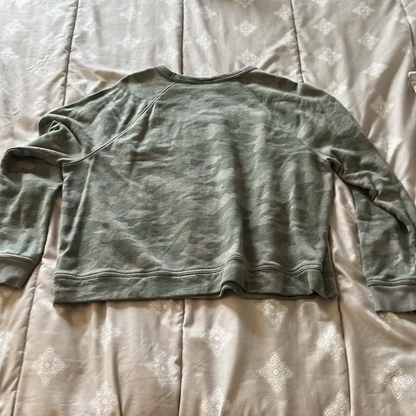 Universal Threads Women's Camo Cotton Pullover - Image 5