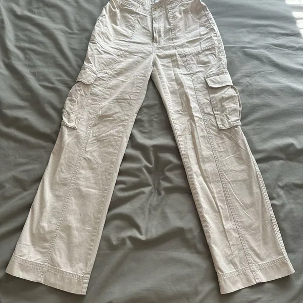 Abercrombie Women's Cream Relaxed Cargo Pants - Image 5