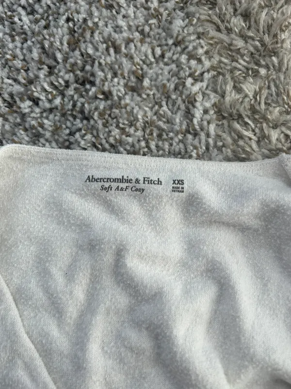Sweater - Image 3