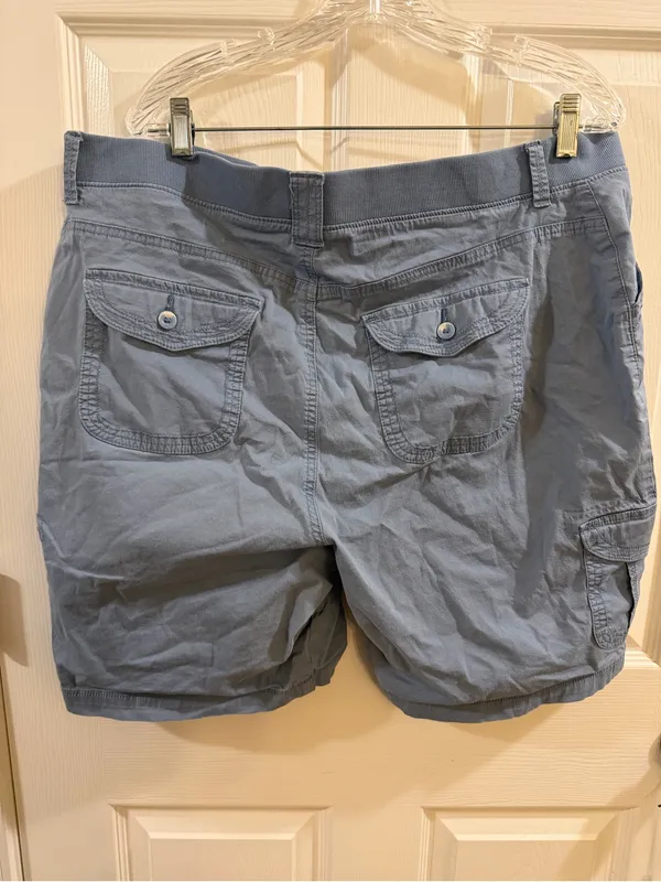 Lee Women's Light Blue Cargo Shorts - Image 6