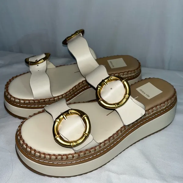 Dolce Vita size 7 women’s cream sandals w/gold buckles. New - Image 8
