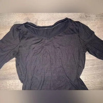 Lululemon Athletica Run Sheer Long Sleeve - 6 women’s - Image 4