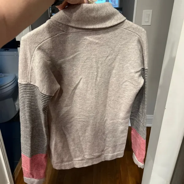 Patagonia woman’s Lambswool Cardigan‎ size small - Image 5