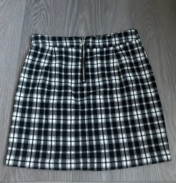 Garage Skirt - Image 5
