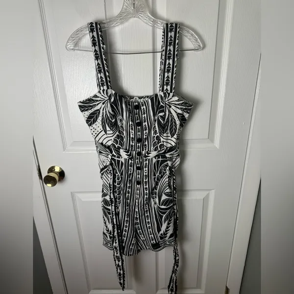 Farm Rio Off-White Monochrome Elegance Scarf Romper M - Image 5