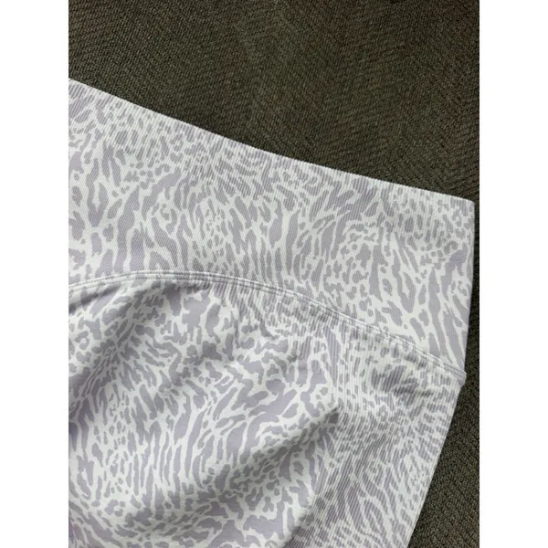 Fabletics Women's Seamless Scrunch Short 4" Black size 2x Lavender Leopard - Image 7