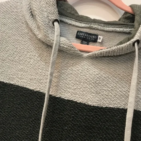 Woman’s Boho Earth Bound green sweatshirt Medium - Image 3