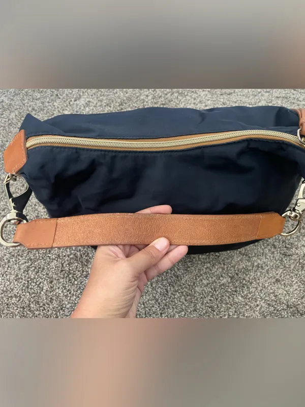 Dooney & Bourke Navy Blue Nylon Hobo Shoulder Bag W/ Brown Leather Trim Tassel - Image 5