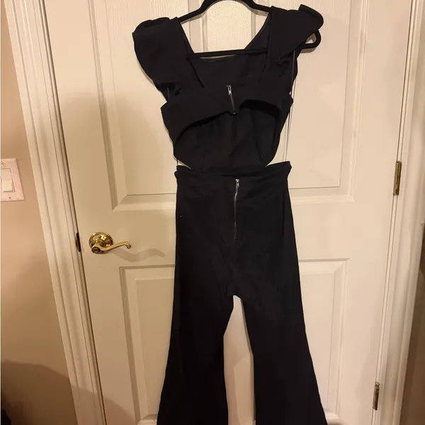 Elegant Black Jumpsuit Size M - Image 3