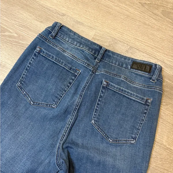 •KENNETH COLE• STRAIGHT LEG JEANS - Image 3