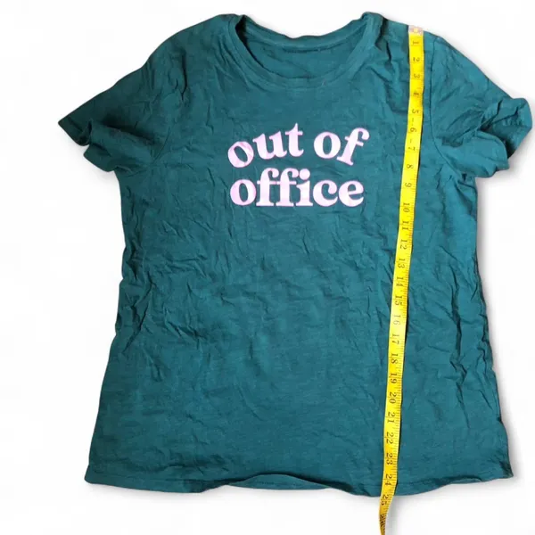 “Out of Office” Green Pink Graphic Tee Funny T-Shirt Top Blouse Short Sleeve Sz M Measurement in pics - Image 3
