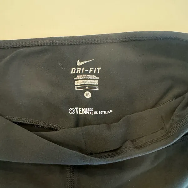 NIKE CROP LEGGINGS SZ M - Image 3
