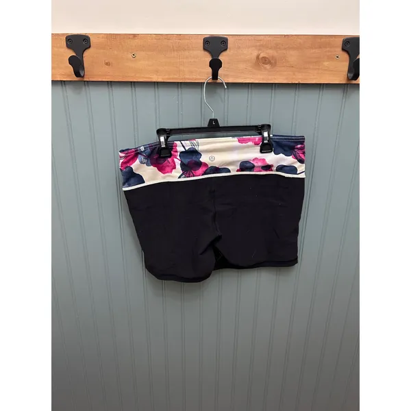 Lululemon Groove Short II‎ Black Floral Waistband Yoga Shorts Size 10 - Image 2