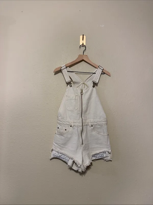 Free People We The Free sun kissed denim short overalls Size 4 - Image 3