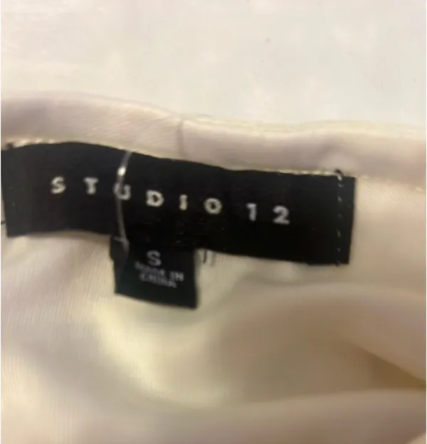 Studio 17 Sparkly Sequence Cream Colored Blouse Size Small - Image 2