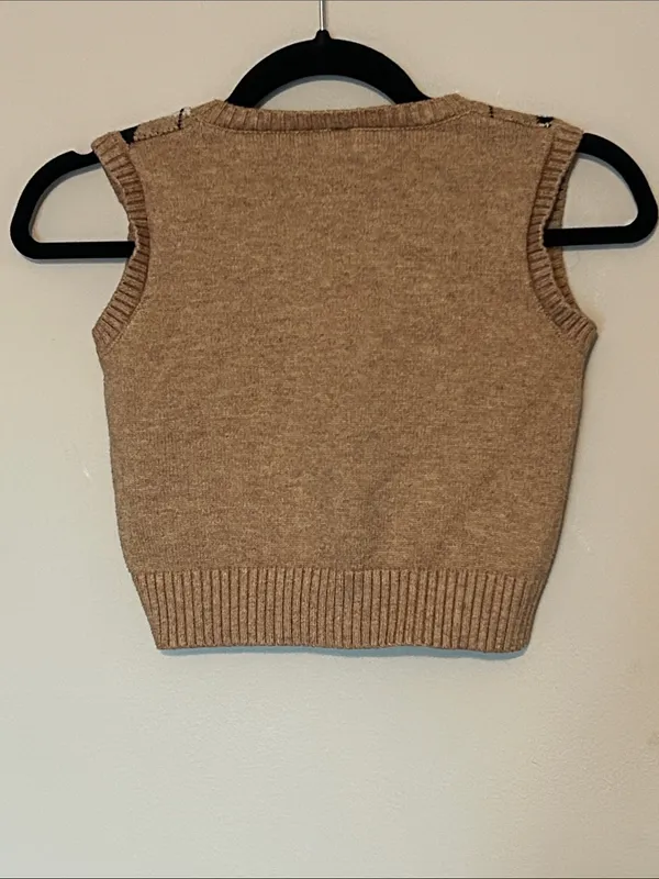 Sleeveless Cropped Argyle V-Neck Sweater Vest in Camel/Black/White - Image 3