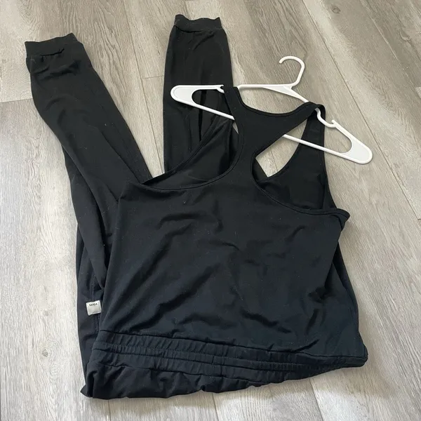 Vuori Lux Jumpsuit racerback sleeveless womens Black (small) athleisure casual - Image 5
