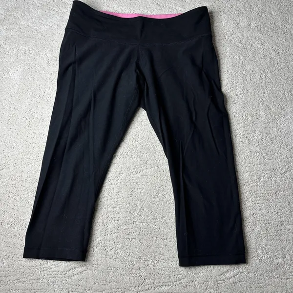 Women's Lululemon 12 Wunder‎ Under Crop Black Reversible Leggings - Image 5