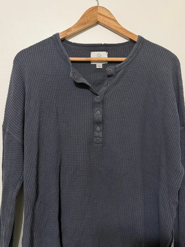 OFFLINE By Aerie Wow! Waffle Henley Long Sleeve Top size small gray - Image 4