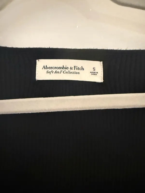 Abercrombie & Fitch Black Sweater - Image 3