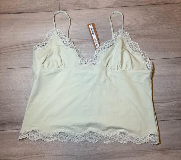 Skims fits everybody lace triangle cami in Spearmint - Image 2