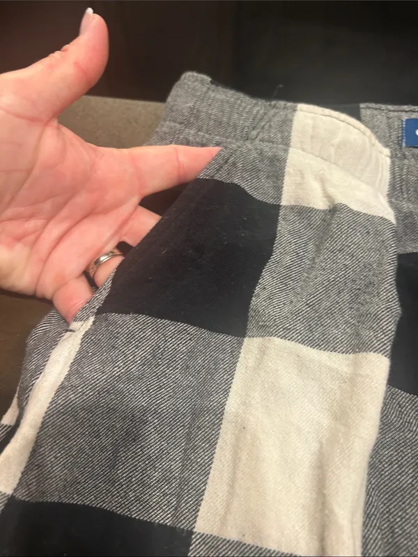 Old Navy Black and Cream Buffalo Plaid Kids Pajama Bottoms - Image 3