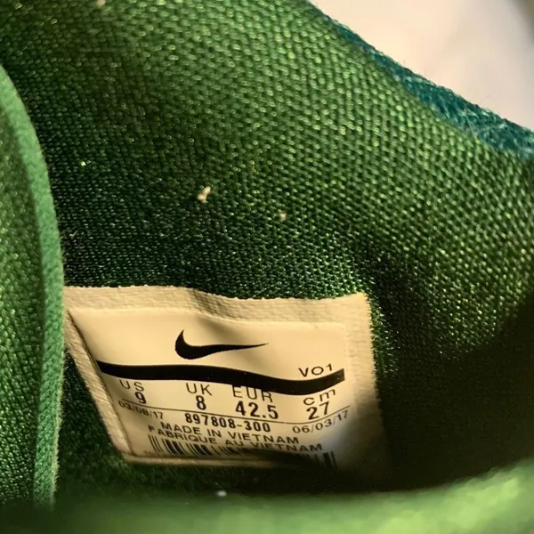 Nike Green Low tops. Size 9. - Image 6
