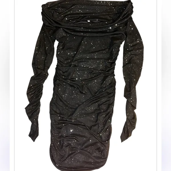 Generic Amazon brand black/ Sparkly Size Small EUC worn once for homecoming. - Image 4