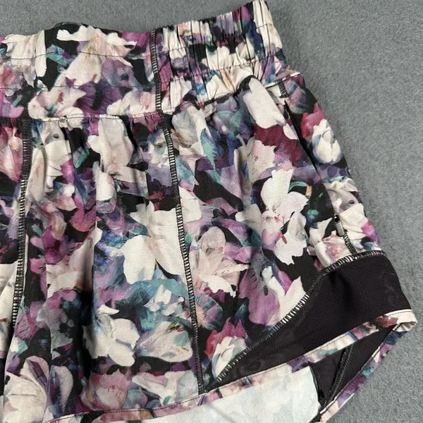 Lululemon Shorts Womens 4 Purple Black Floral Hotty‎ Hot Short 2.5 Lined Mesh - Image 2
