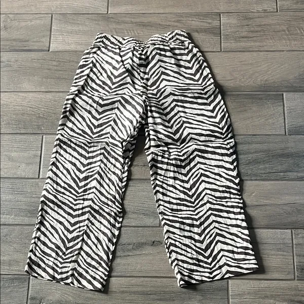 Tahari Black and White Wide Leg Jumpsuit - Image 7