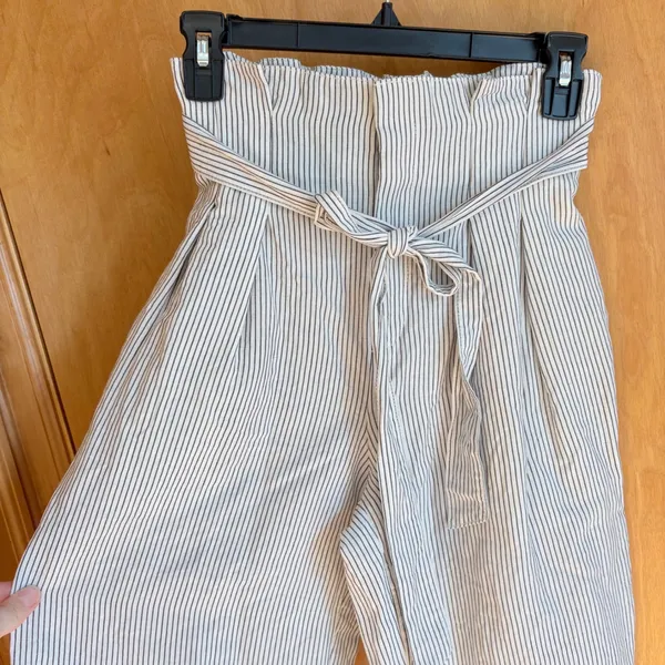 Club Monaco Paperbag Waist Striped Cropped Pants Size 00‎ - Image 4