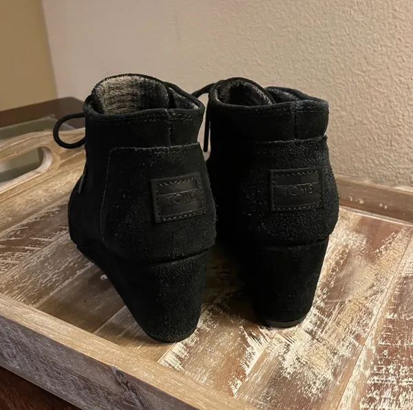 Toms Black Desert Wedge Black Suede Ankle Booties Lace Up Women’s Size 7 - Image 4