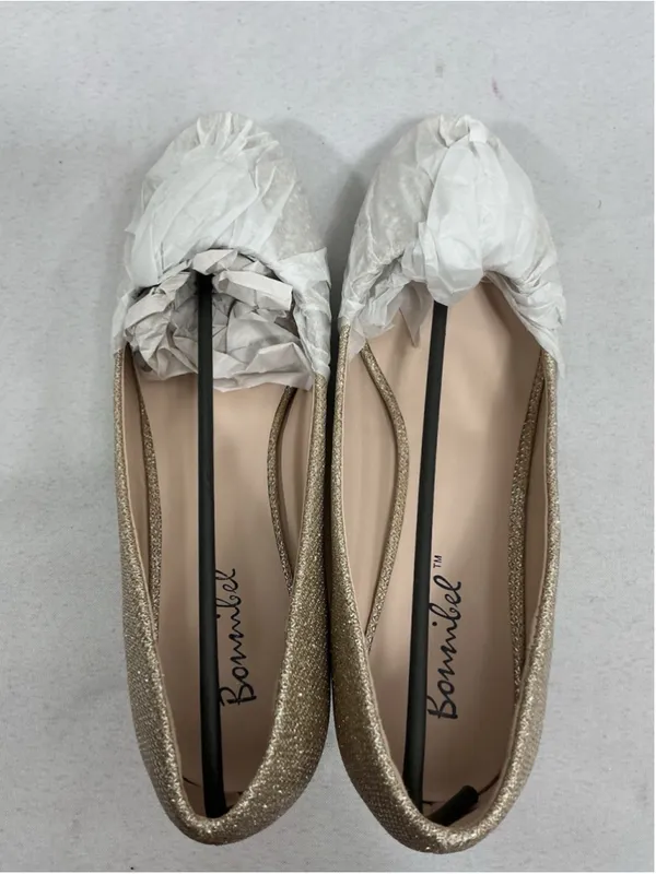 Womans New In Box Bonnibel Wonda Slip On Pumps Size 6.5 Champagne - Image 5