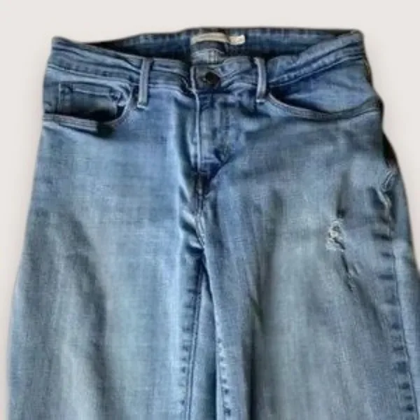 Levis Mid-Rise Skinny Blue Jeans Distressed with Fringed Cuffs Size 29 - Image 4