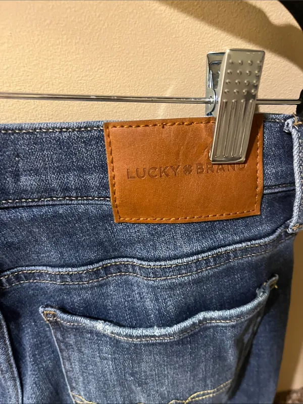 Lucky Brand Straight Leg Jeans in Medium Blue Wash - Image 4