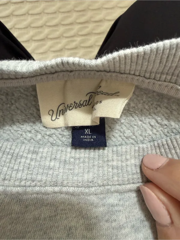 Universal Light Gray Crewneck Sweater for Women - Image 4