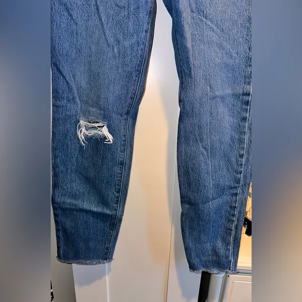 Levi’s Wedgie Straight Distressed Jeans - Image 6